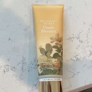Victoria’s Secret “Oasis Blooms” Fragrance Lotion 8oz